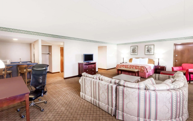 Clarion Hotel & Conference Center Lansing West