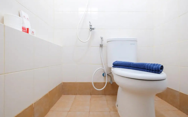 Compact Bassura City Apartment near Jatinegara
