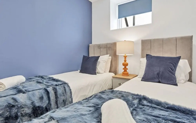 Right On : Bright On Apartment 1G | By My Getaways
