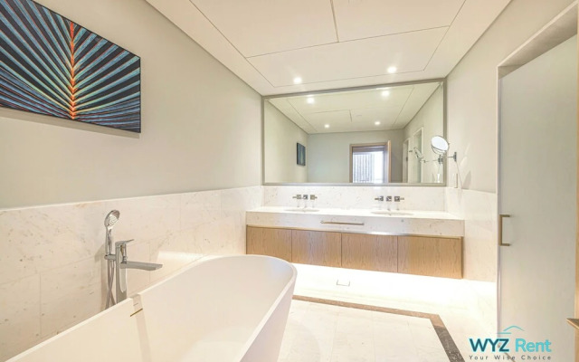 Luxurious St Regis 1 Bed Palm View