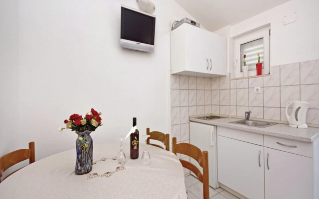 Comfortable Apartment in Makarska Near to Beach