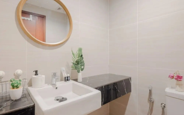 Cozy And Minimalist Studio At West Vista Apartment