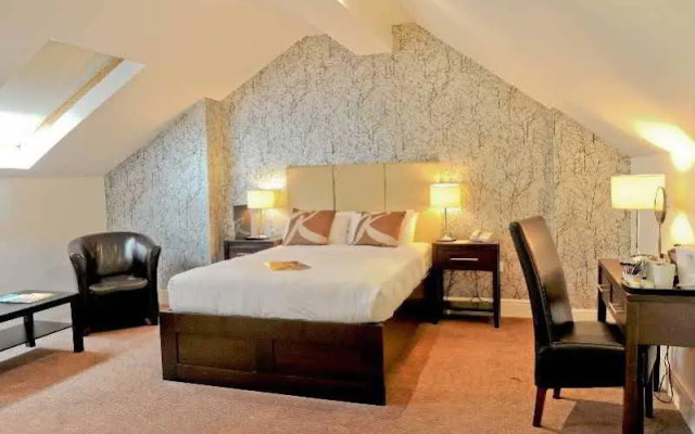 Raglan Hotel