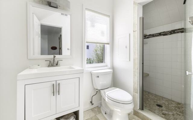 Holley House 4 Bedroom Home by RedAwning