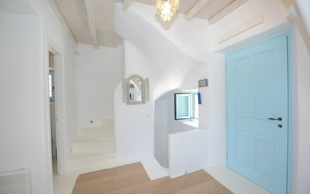 Nephiria's Villa Danelina next to Ornos&Psarou beach