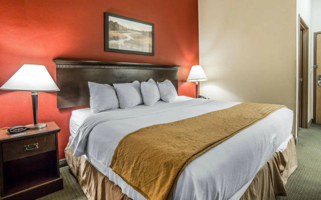 Comfort Inn & Suites Near University of Wyoming