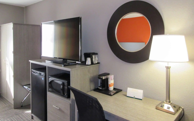 Quality Inn & Suites Hammond Near I-8090