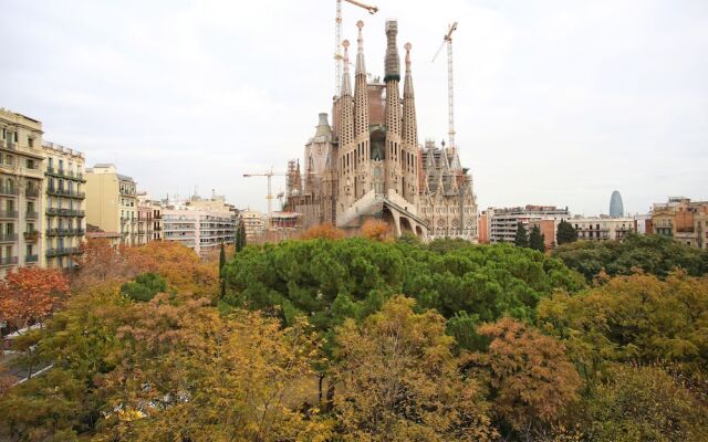 BarcelonaForRent Plaza Sagrada Familia