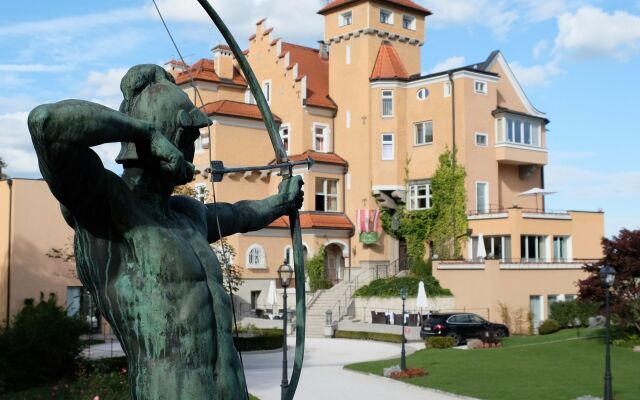 Schloss Mönchstein Hotel