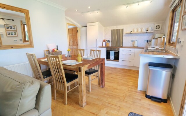 Merlins Cabin - 2 Bed - Blaen Cedi Farm