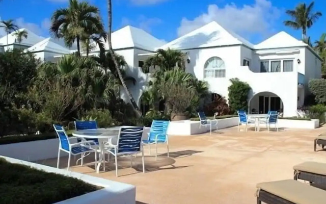 Spacious Garden Villas on Beach Frost Resort Near Atlantis