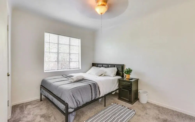 Pet-friendly Condo < 1 Mi to Phoenix College!