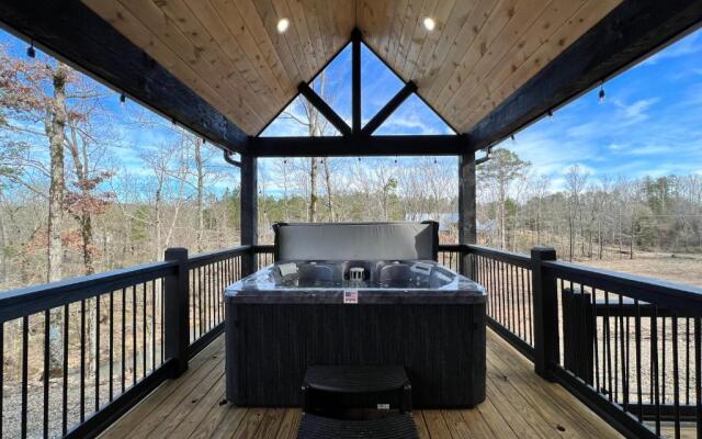 Vacana Creekside Black Woods Creek, Loft Area, Games, Hot Tub, Fire Pit, Pet Friendly