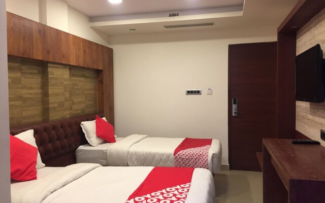 OYO 17102 Hotel Azure Park