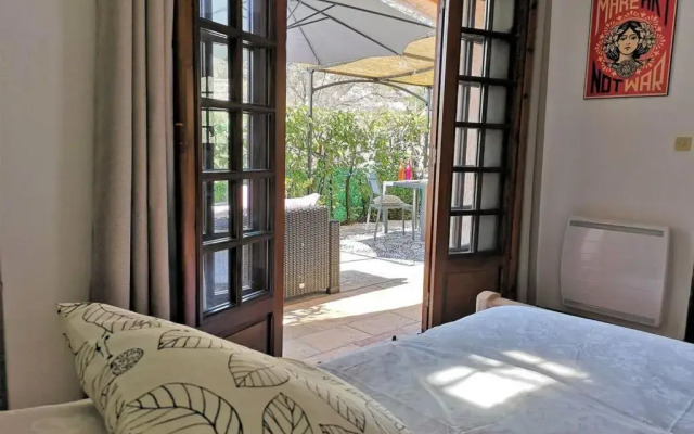 Charmant 2 pièces + terrasse entouré de verdure