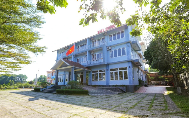 OYO 593 Bach Duong Hotel