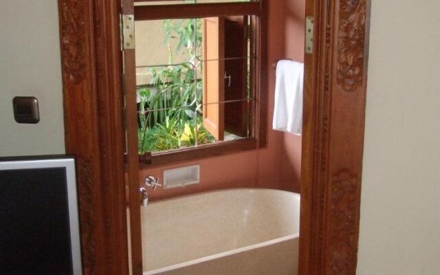 Strawberry Hill Hotel & Restaurant