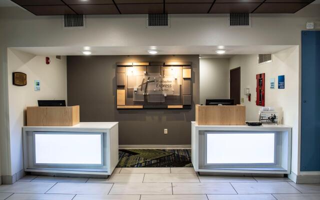 Holiday Inn Express & Suites Sedalia, an IHG Hotel