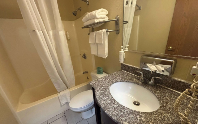 Super 8 by Wyndham Pontoon Beach IL/St. Louis MO Area