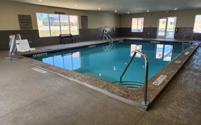 Country Inn & Suites by Radisson Macon West