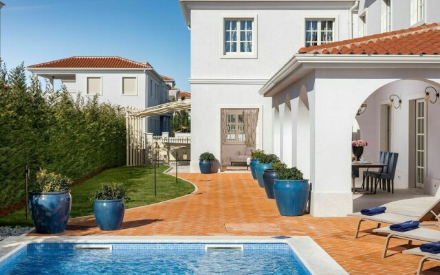 Plushy Villa With Artistic Interiors & Pool In Vabriga