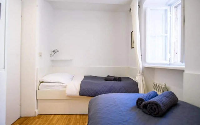 Luan Old Town Apartment by Duhomes