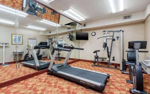 Comfort Inn & Suites Cincinnati Uptown Clifton