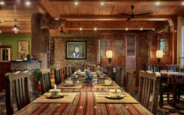 Yangshuo Mountain Retreat