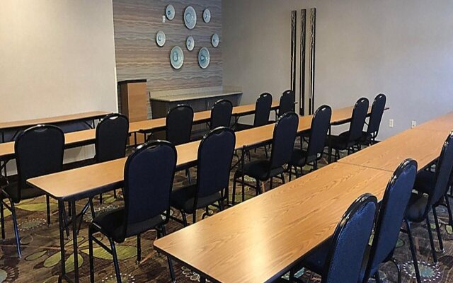 Holiday Inn Express Munising-Lakeview by IHG