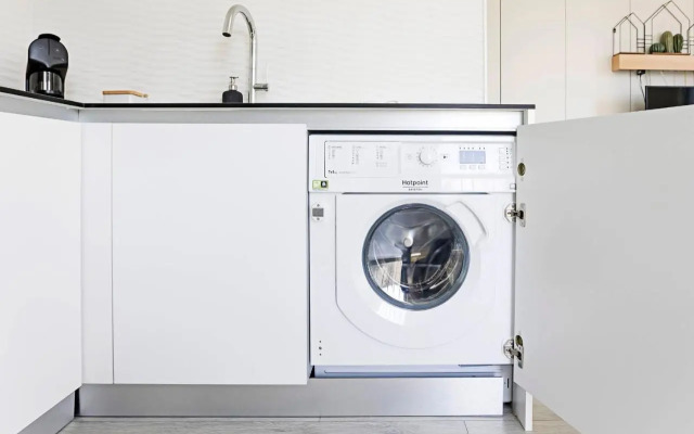 Stylish Flat W/ Gym & Parking by LovelyStay