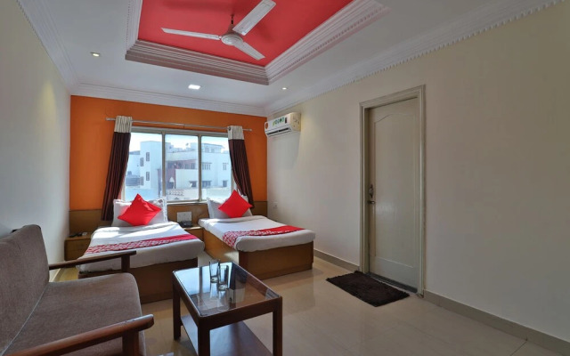 OYO 27897 Hotel The Grand Bansi
