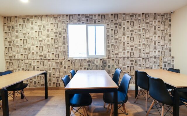 Capital O 67657 Schmear Suites