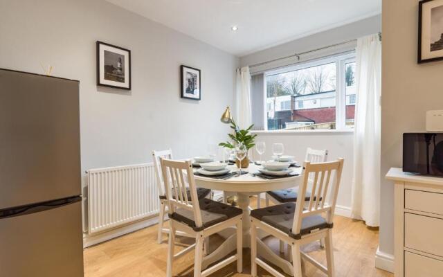 Charming 3-bed House in Newcastle Upon Tyne