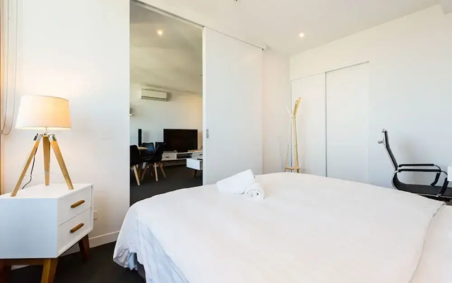 SANTERI, 2BDR Melbourne Apartment