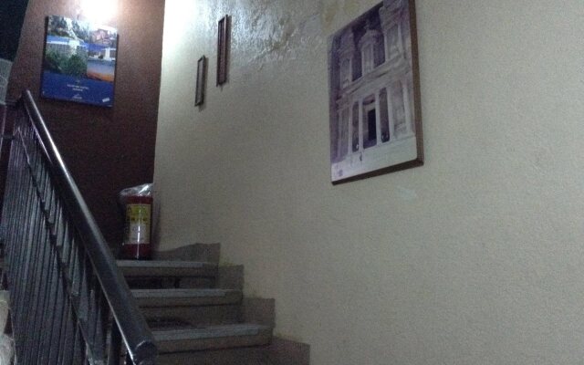 Queen ayola hotel