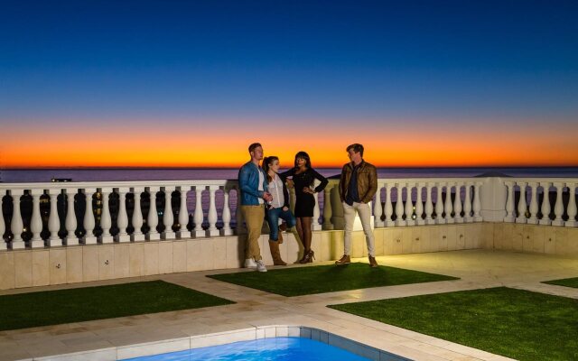 Versailles Luxury Apartments and Suites