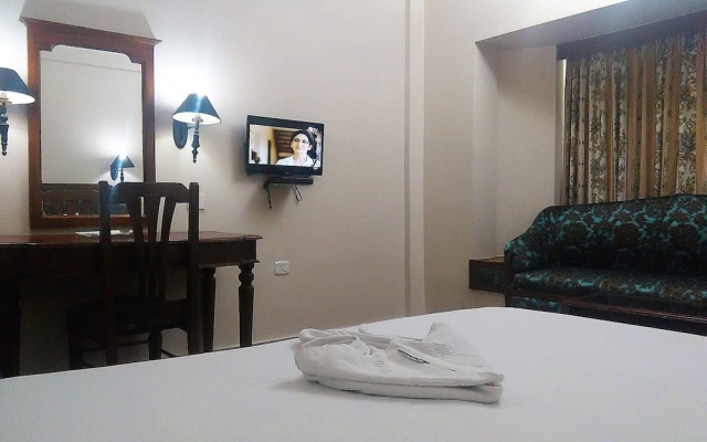 The Woods Manor MG Road – Guest Rooms – Ernakulam