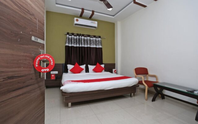 OYO 12376 Hotel Dhanraj