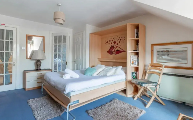Cozy Apartment in Edinburgh near a Castle