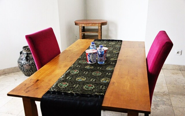 Classic Brawijaya Apartment with Pool View