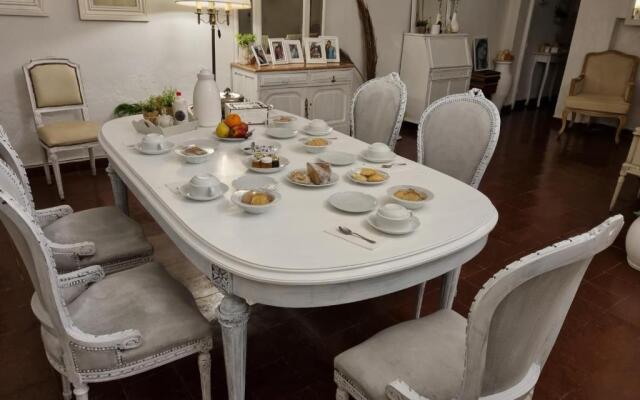 White House - Hospedaje con Desayuno