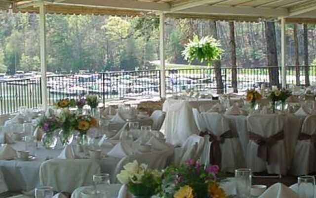 Rumbling Bald Resort