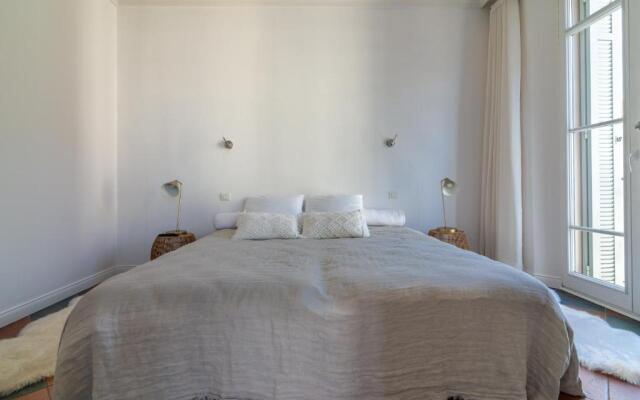 La Guitare 33 - Nice And Spacious 1br Apartment in Center of Cannes, Right Behind Grand Hotel