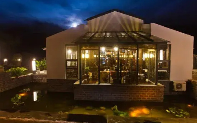 Hidden in mountains and valleys Guesthouse