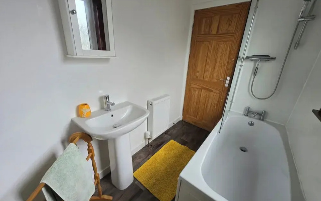 Apartmentsleeps5-parking-garden-petsok