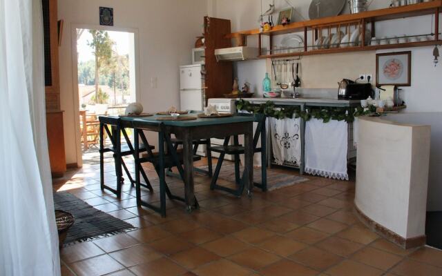 Alekos Beach Houses-Romance