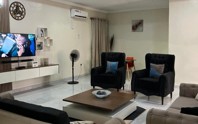 Well furnished and very spacious 2bedroom apartment in Wuye