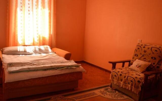 House on Zhordaniya 10