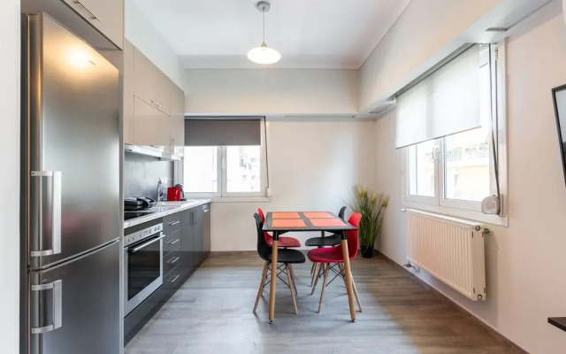 Sea Breeze Suite Next to Flisvos Marina