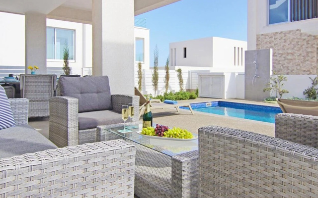 Nova Paralimni in Paralimni